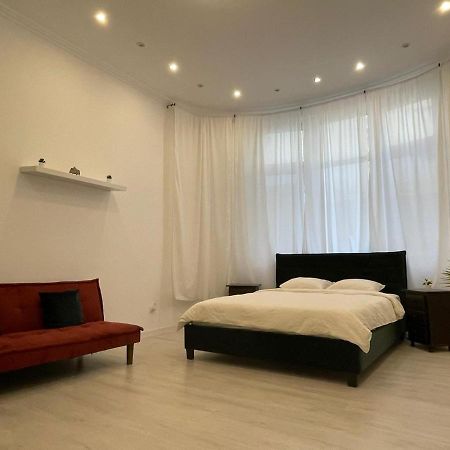 Апартаменти Outstanding 3Br Ultracentral Cityview Balcony Aaa Бухарест Екстер'єр фото