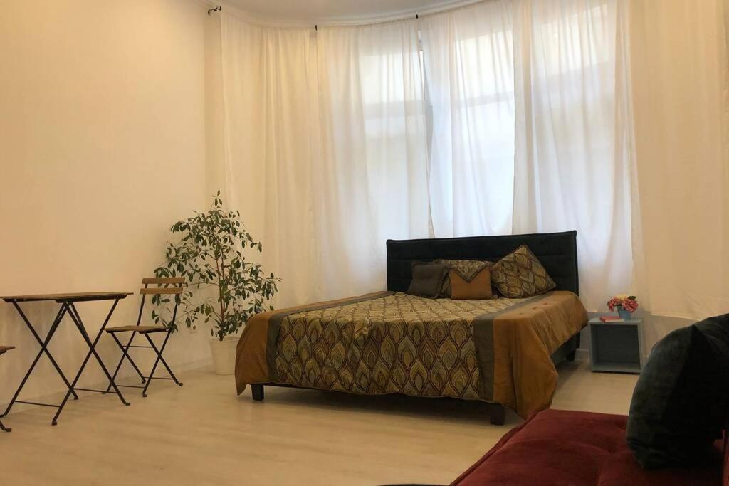 Апартаменти Outstanding 3Br Ultracentral Cityview Balcony Aaa Бухарест Екстер'єр фото