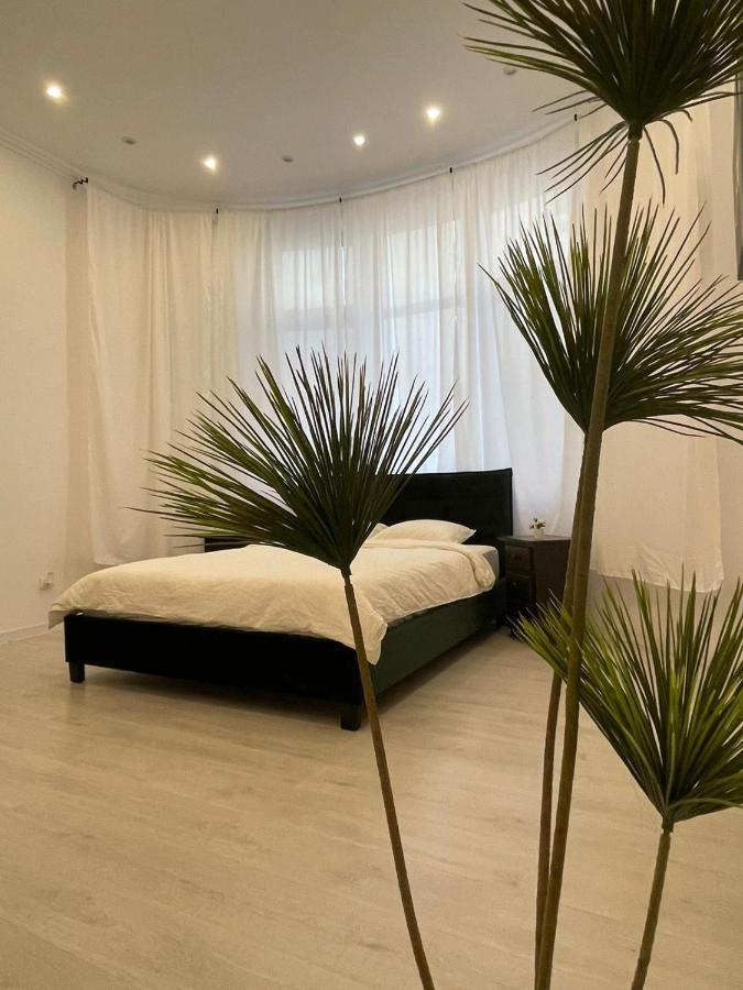Апартаменти Outstanding 3Br Ultracentral Cityview Balcony Aaa Бухарест Екстер'єр фото