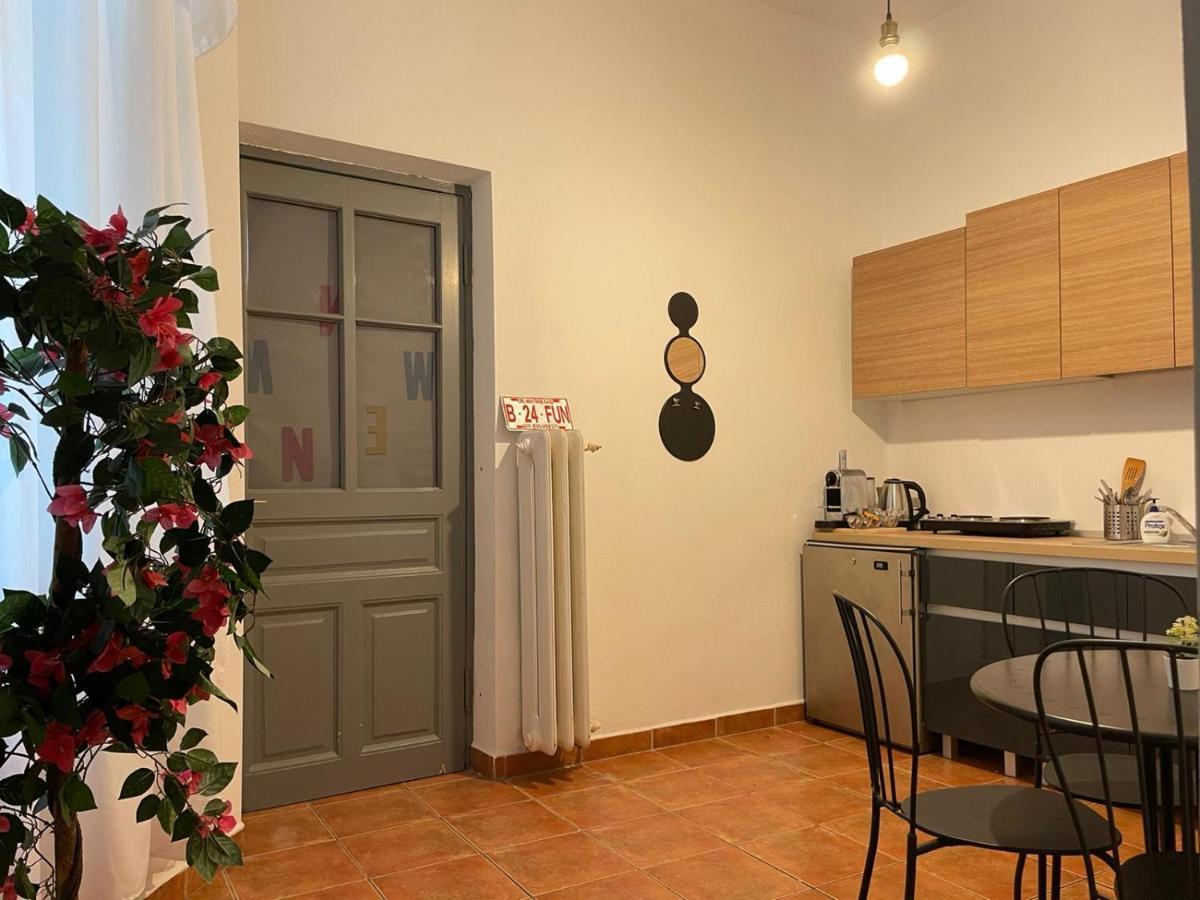Апартаменти Outstanding 3Br Ultracentral Cityview Balcony Aaa Бухарест Екстер'єр фото